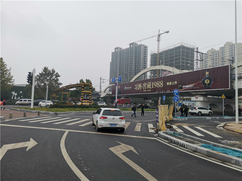 越是設(shè)計(jì)新穎合乎人們的視覺(jué)習(xí)慣的創(chuàng)意戶外廣告設(shè)計(jì)越能吸引更多的目光